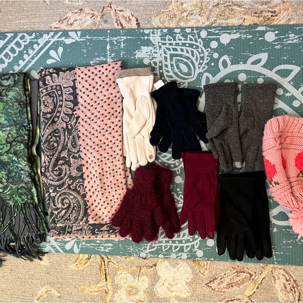 Pack of scarves, gloves and Winter hat